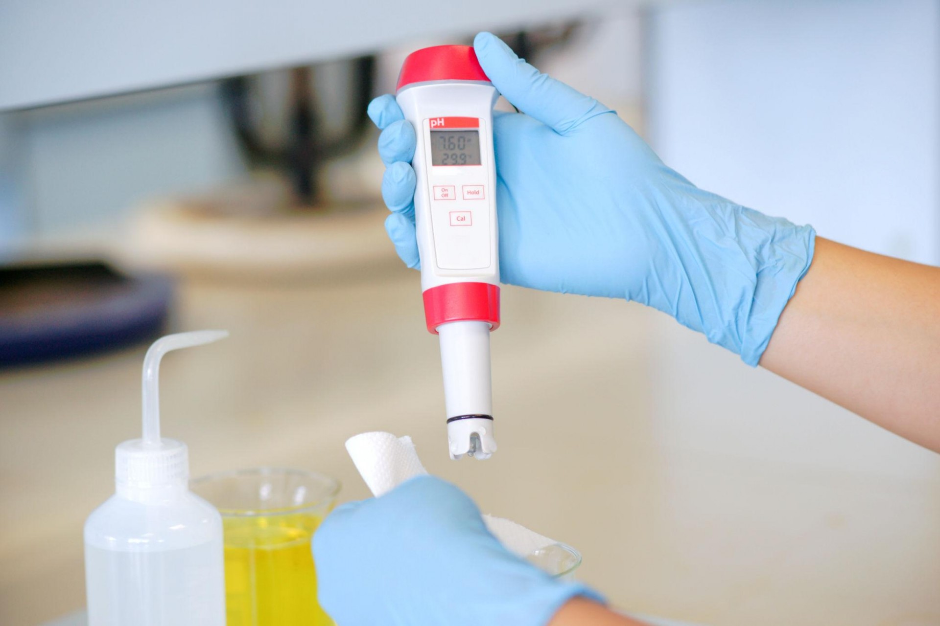 Không kiểm soát pH mẫu